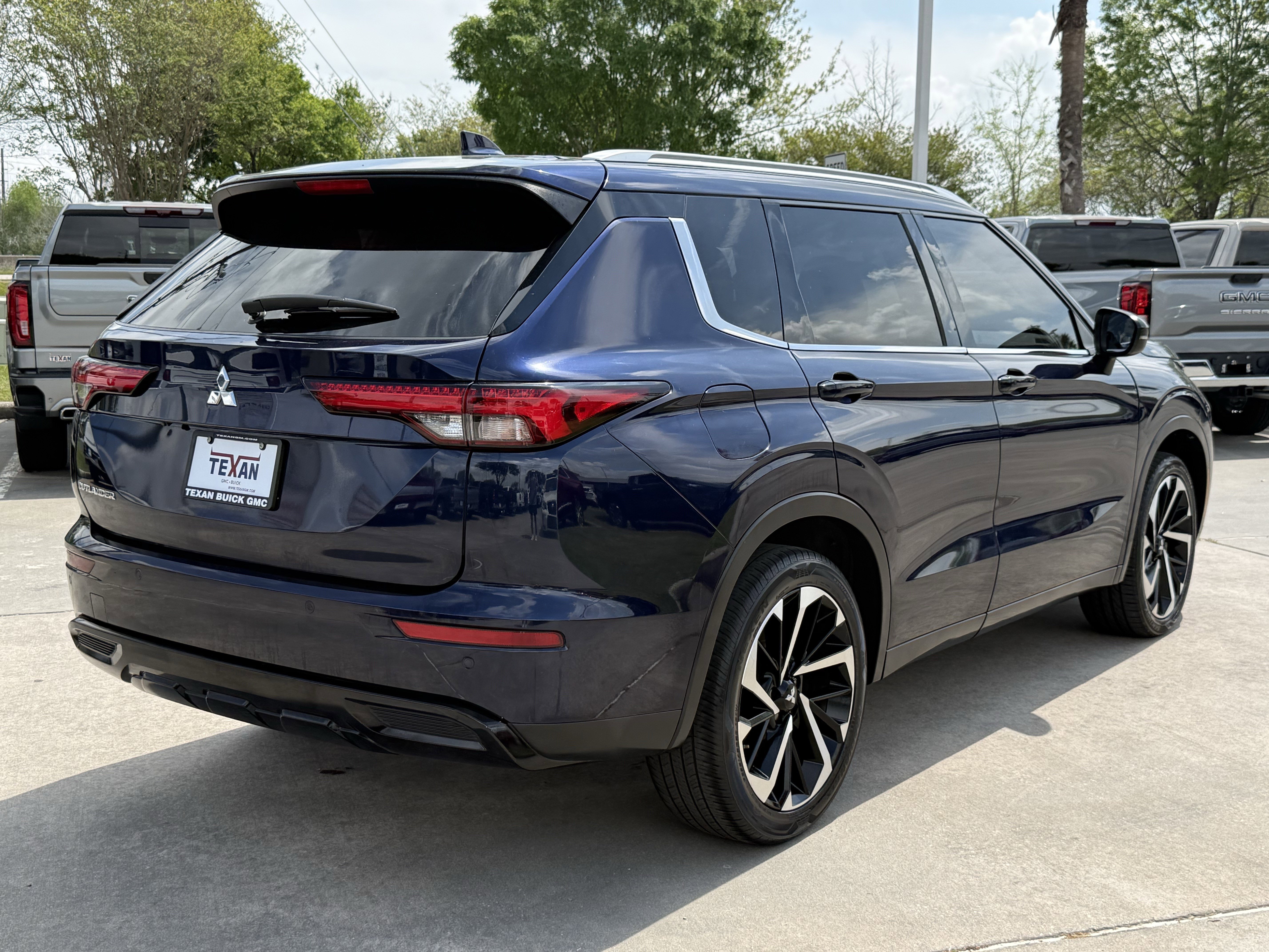 Used 2022 Mitsubishi Outlander SE image 5