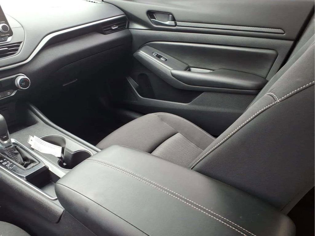 Used 2023 Nissan Altima 2.5 S FWD image 12