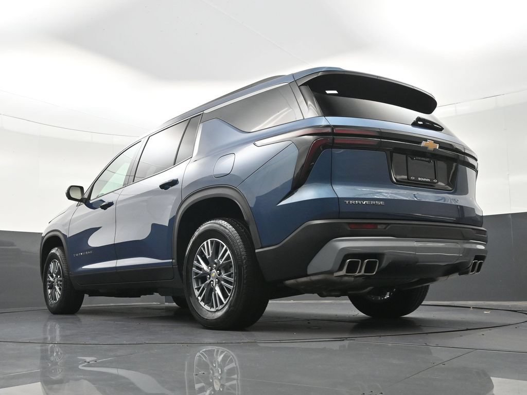 Used 2025 Chevrolet Traverse LT w/ Driver Confidence Package FWD image 31