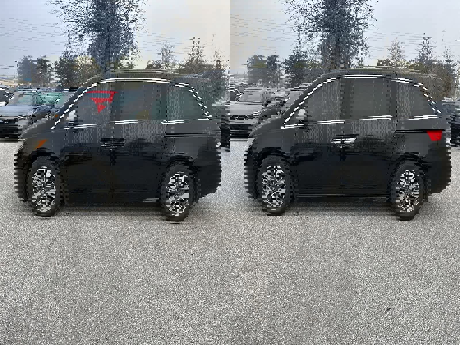 Used 2015 Honda Odyssey Touring Elite image 3