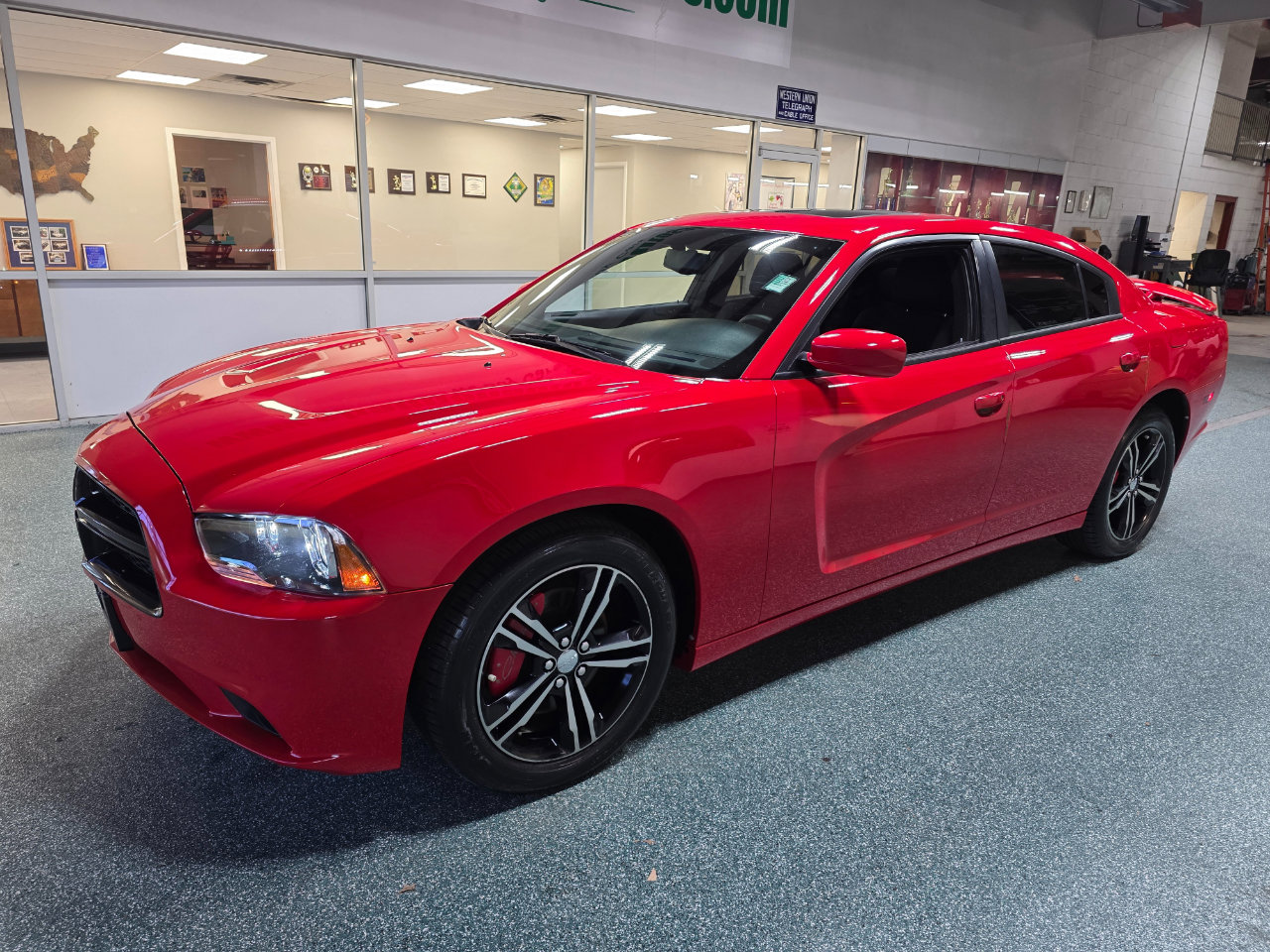 Used 2014 Dodge Charger SXT image 2