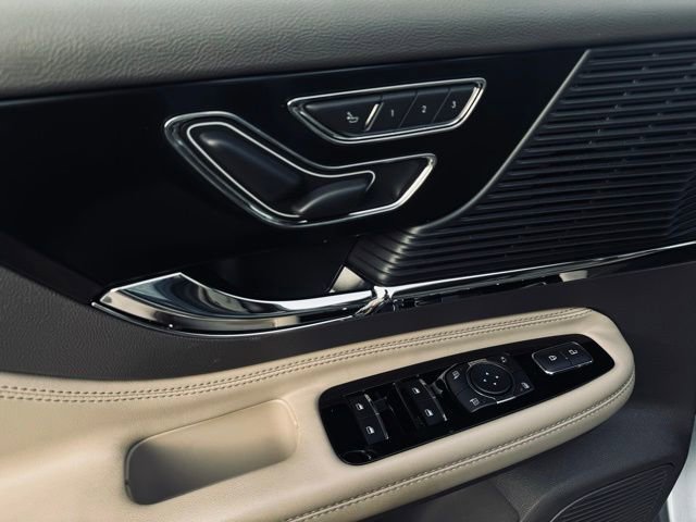 Certified 2022 Lincoln Corsair FWD image 14