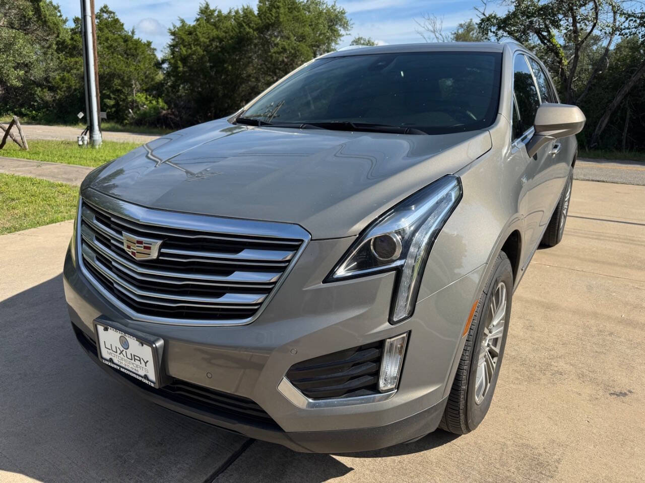 Used 2017 Cadillac XT5 Luxury w/ Driver Awareness Package FWD image 5
