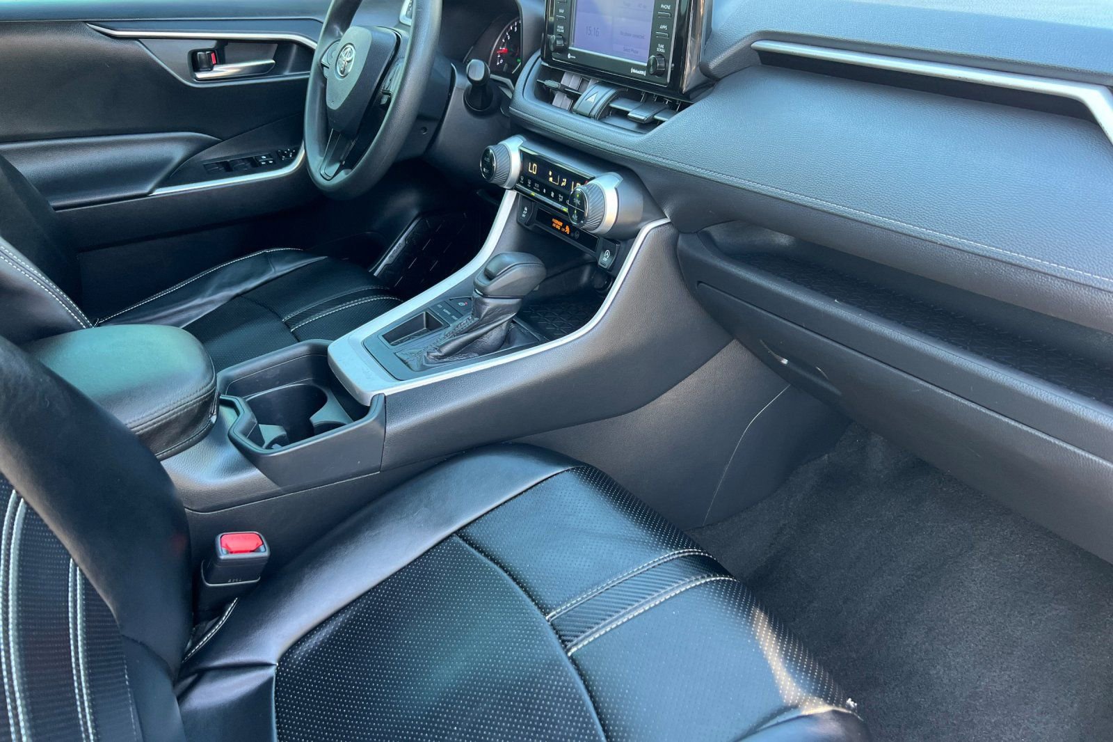 Used 2020 Toyota RAV4 XLE image 17