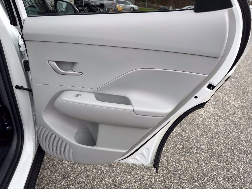 Used 2025 Hyundai Kona SEL image 39