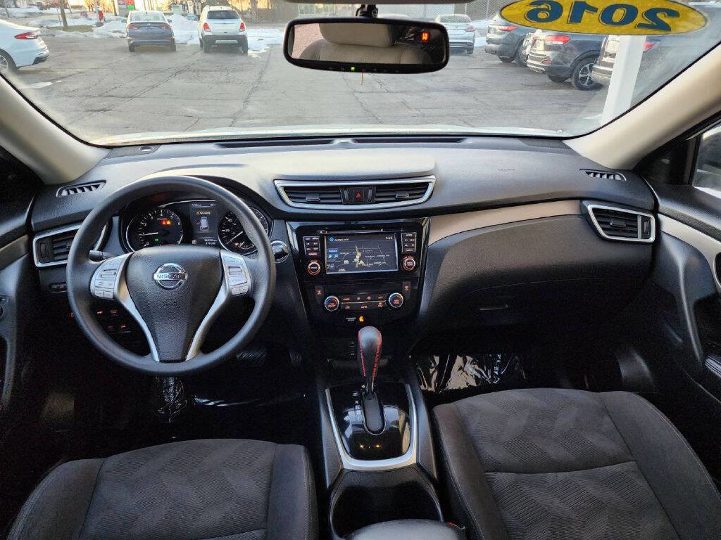 Used 2016 Nissan Rogue SV w/ SV Premium Package image 11