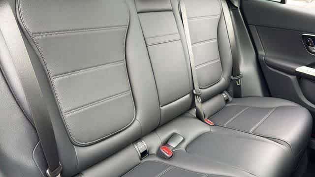 Used 2026 Mercedes-Benz GLC 300 4MATIC image 32