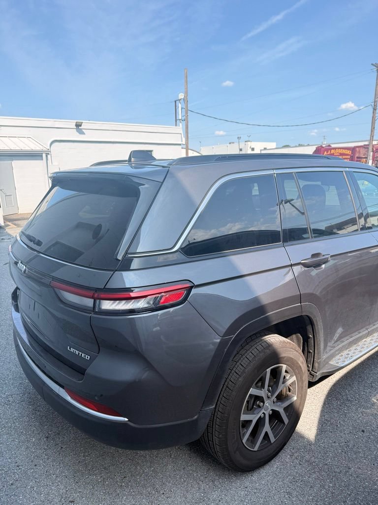 Used 2025 Jeep Grand Cherokee Limited AWD/4WD image 7