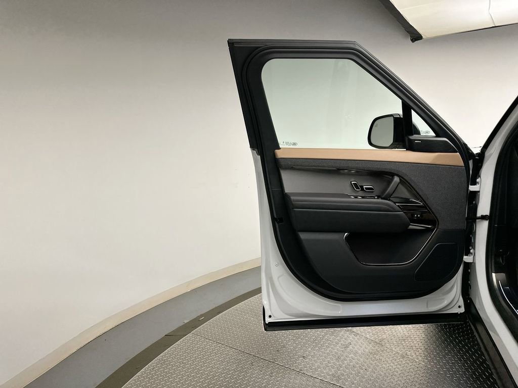 Used 2025 Land Rover Range Rover Sport Dynamic SE image 9
