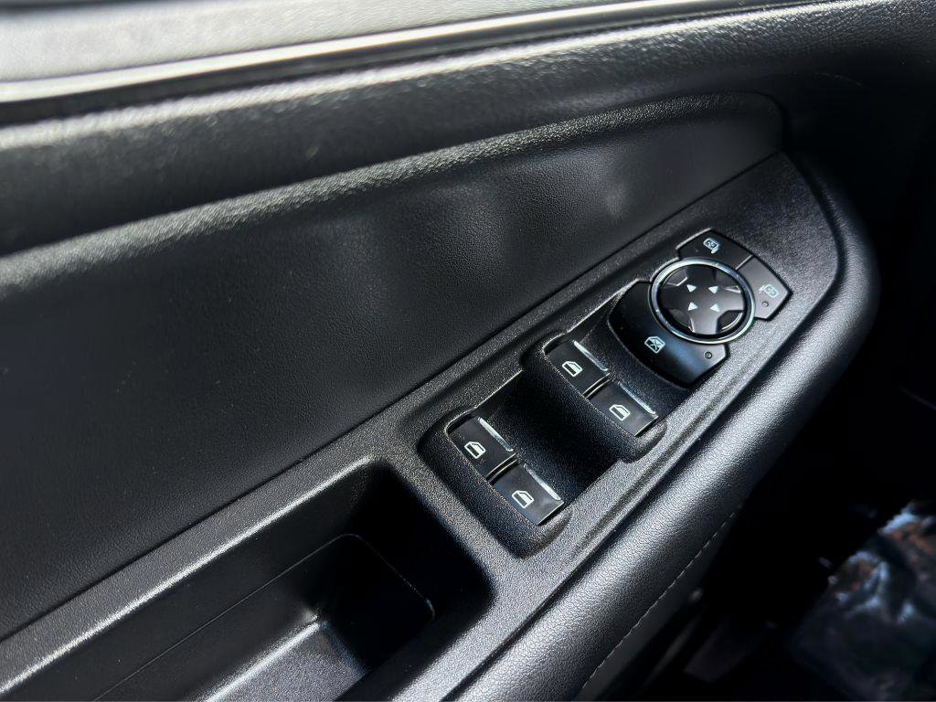 Used 2024 Ford Edge SE image 11