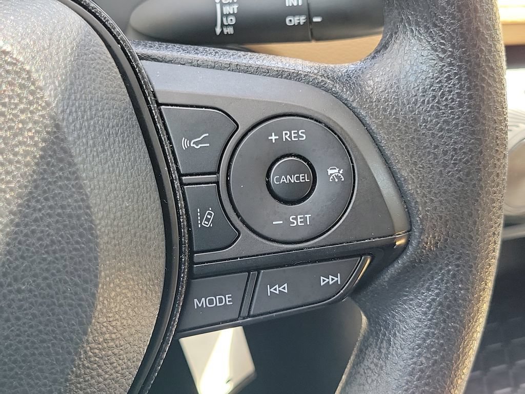 Used 2022 Toyota RAV4 LE FWD image 29
