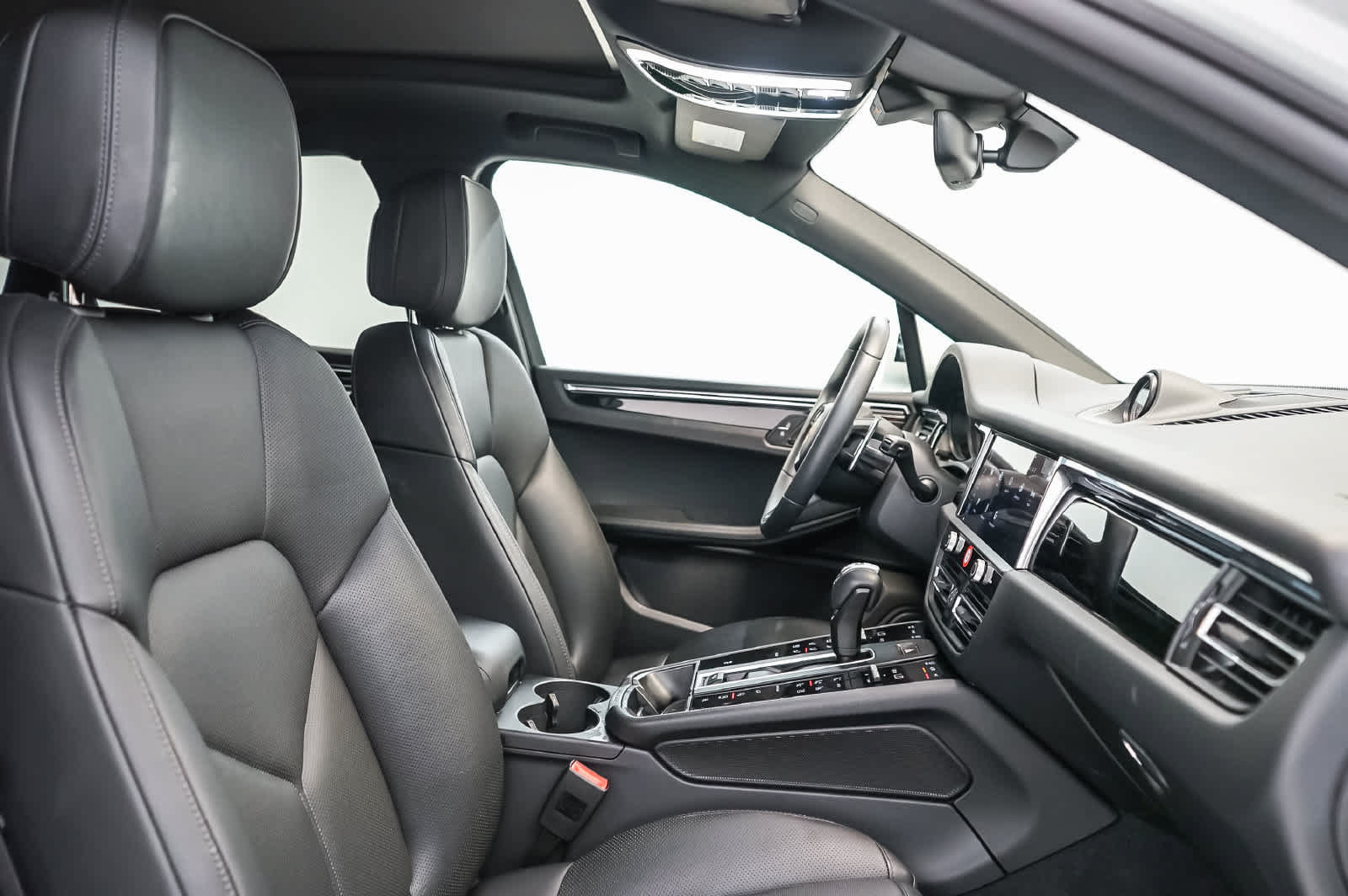 Certified 2026 Porsche Macan AWD/4WD image 22