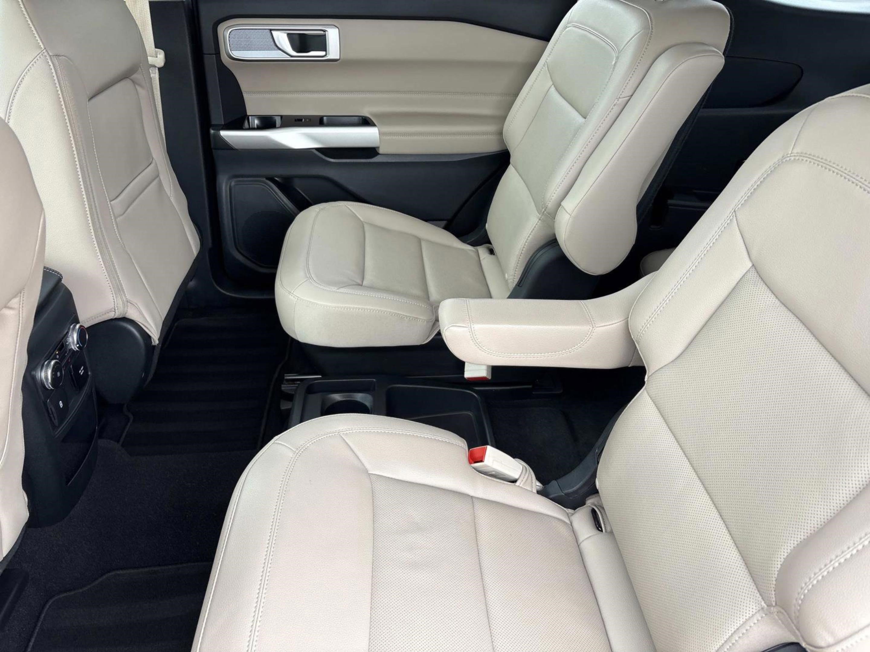 Used 2021 Ford Explorer Limited w/ Equipment Group 301A RWD image 18