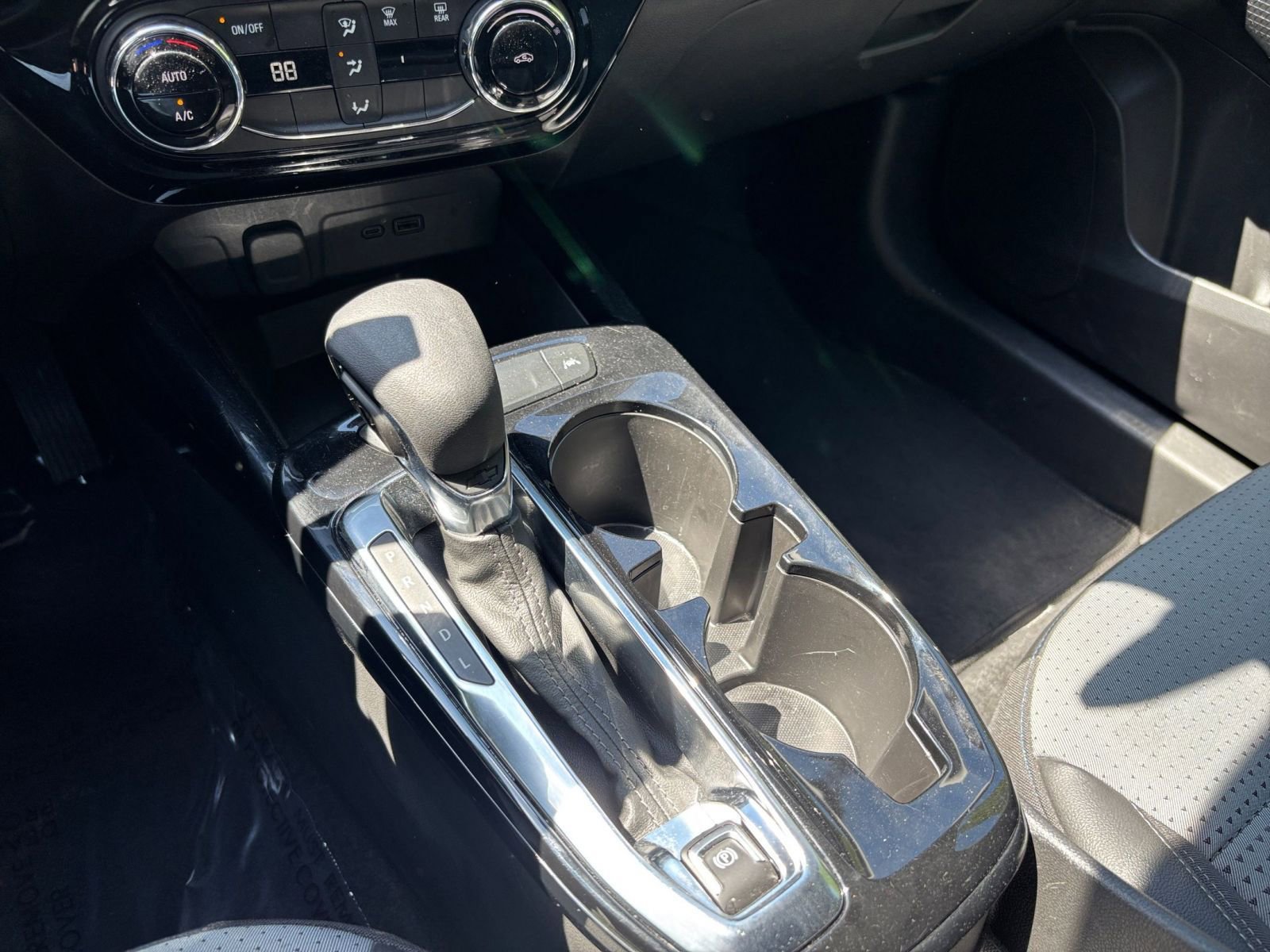 Used 2025 Chevrolet Trax LT FWD image 36