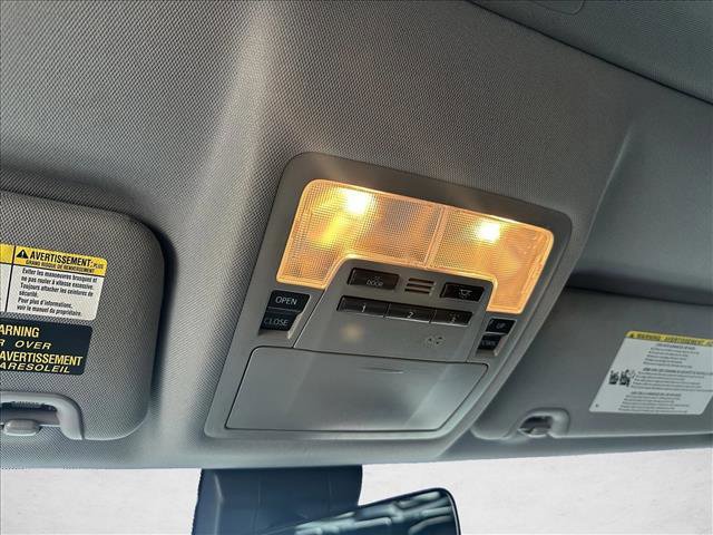 Used 2019 Toyota Highlander SE w/ Phone Cable & Charge Package image 22