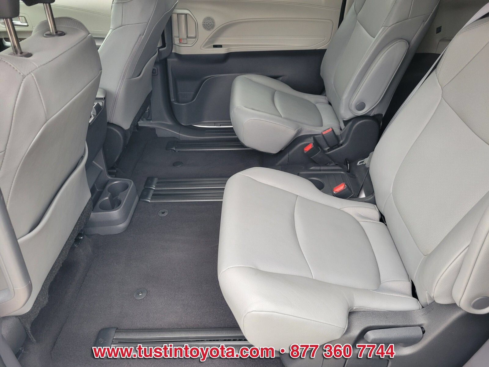 Certified 2023 Toyota Sienna XLE FWD image 11