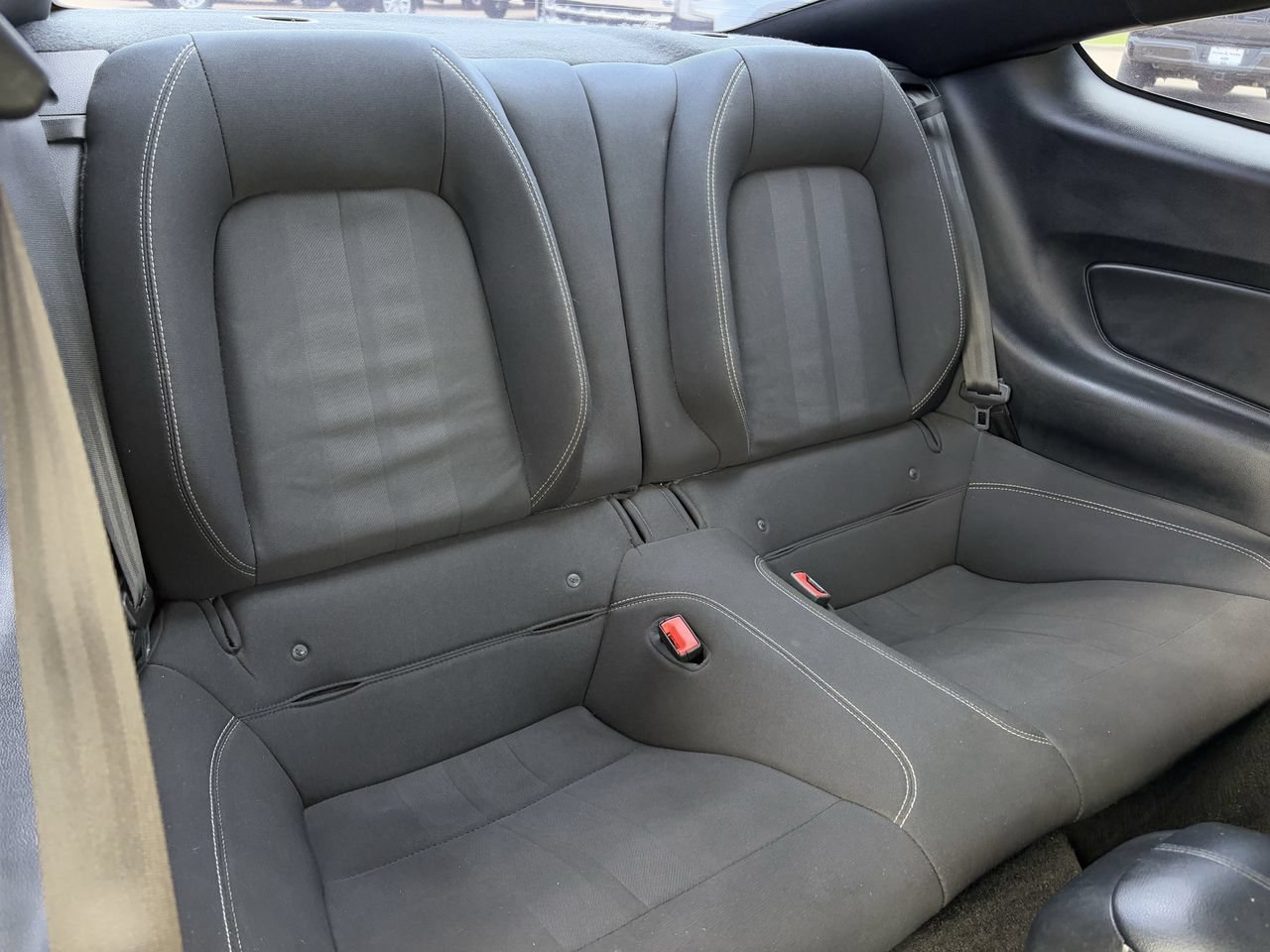 Used 2018 Ford Mustang Coupe RWD image 27