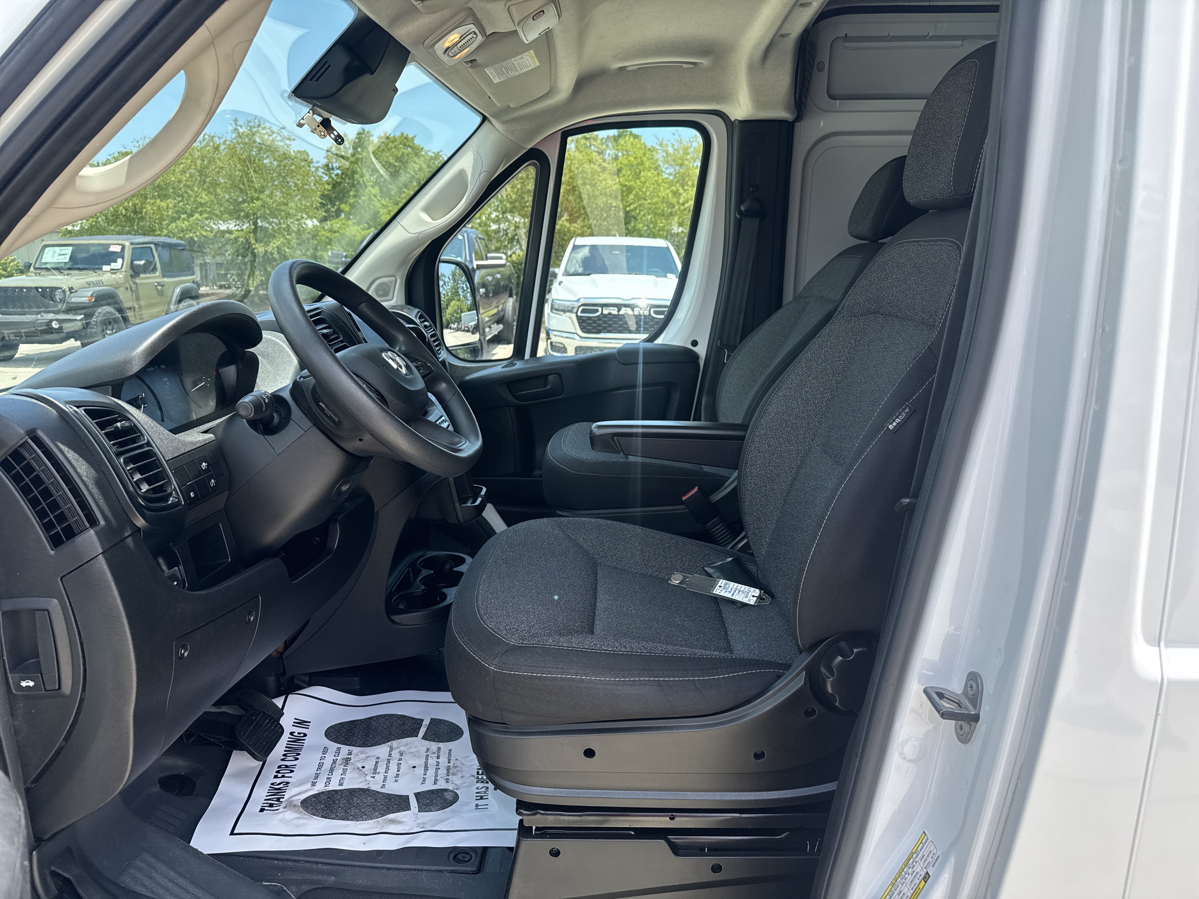 Used 2025 RAM ProMaster 2500 w/ Convenience Group FWD image 15