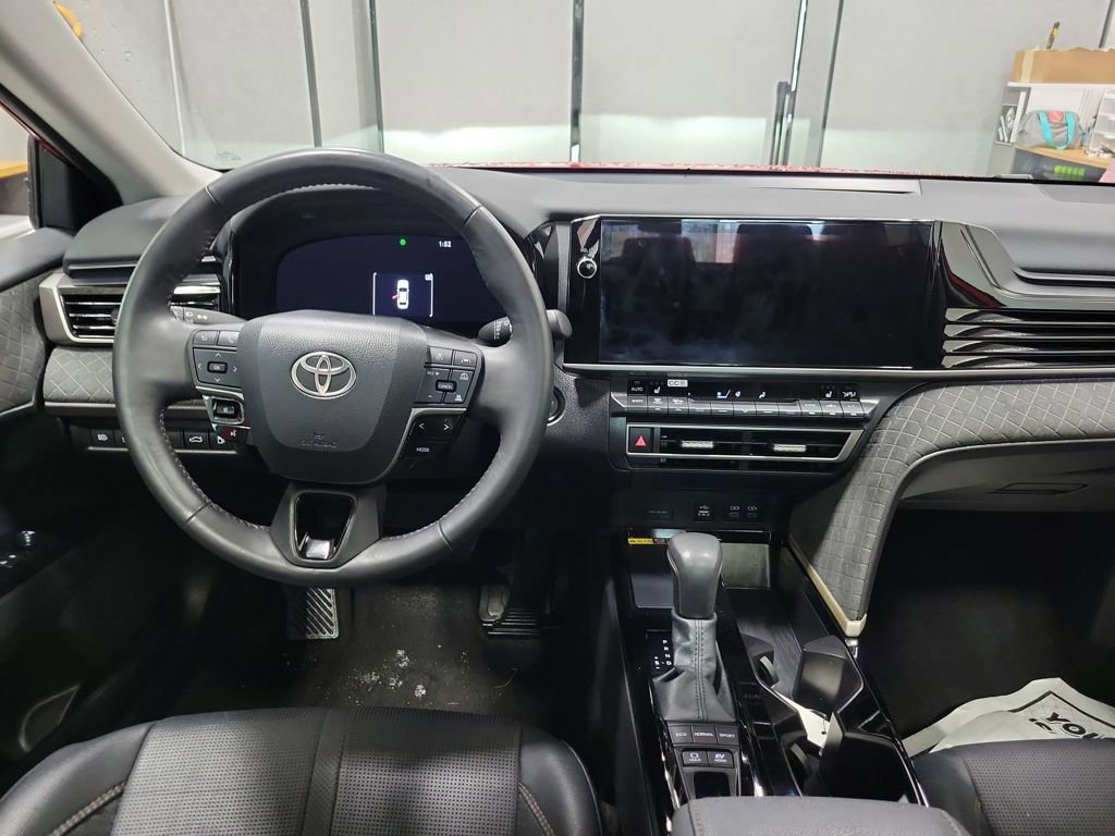 Used 2025 Toyota Camry XLE image 43