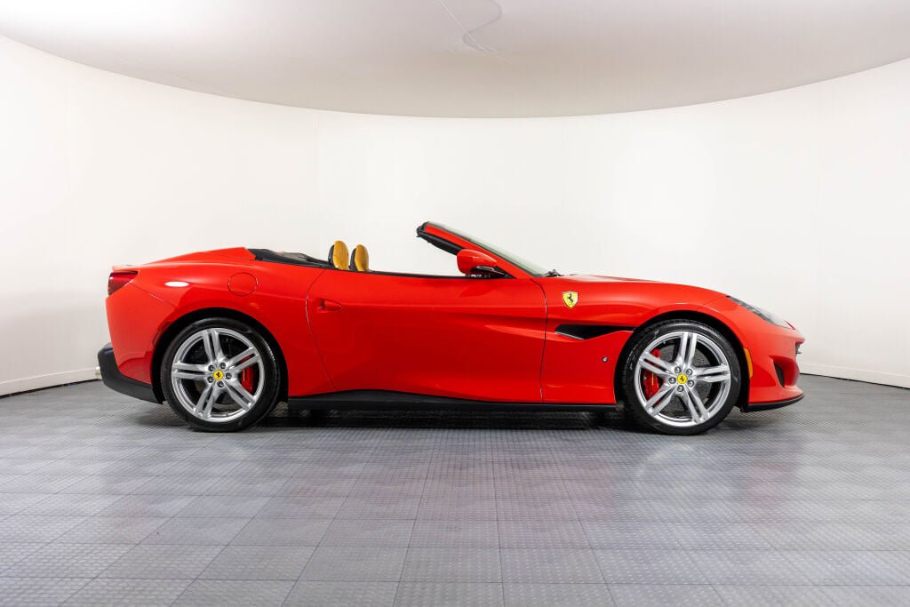 Certified 2020 Ferrari Portofino RWD image 32