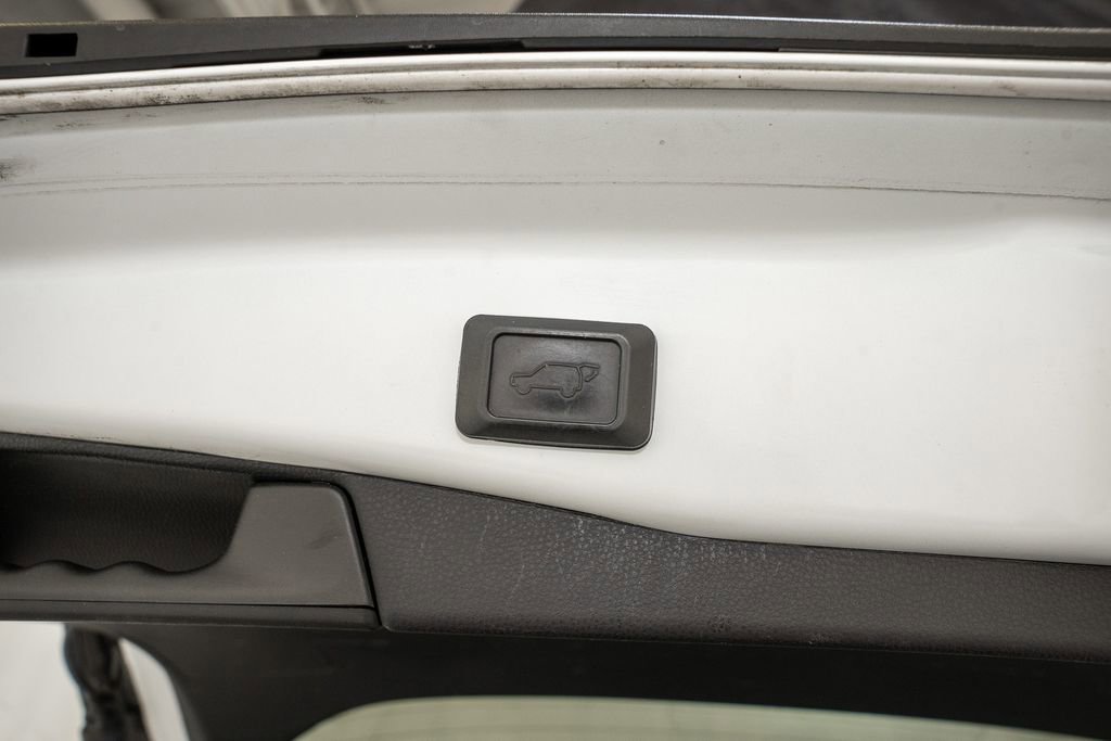 Used 2022 Toyota RAV4 XLE image 6