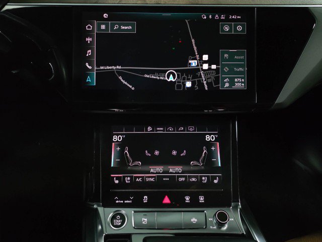 Used 2022 Audi e-tron Premium Plus image 27