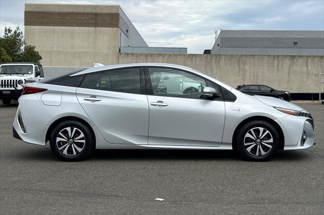 Certified 2017 Toyota Prius Prime Advanced w/ Carpet Mat Package FWD image 6
