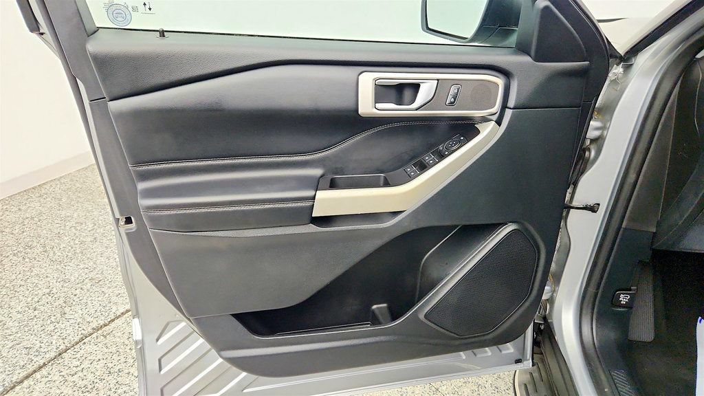 Used 2021 Ford Explorer XLT w/ Equipment Group 202A AWD/4WD image 10