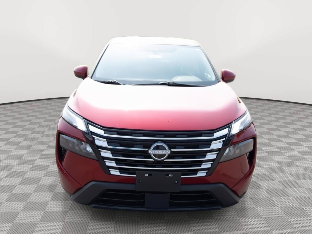 Used 2025 Nissan Rogue SV AWD/4WD image 2
