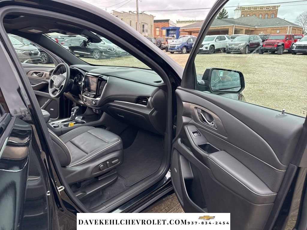 Used 2023 Chevrolet Traverse Premier w/ Redline Edition image 27
