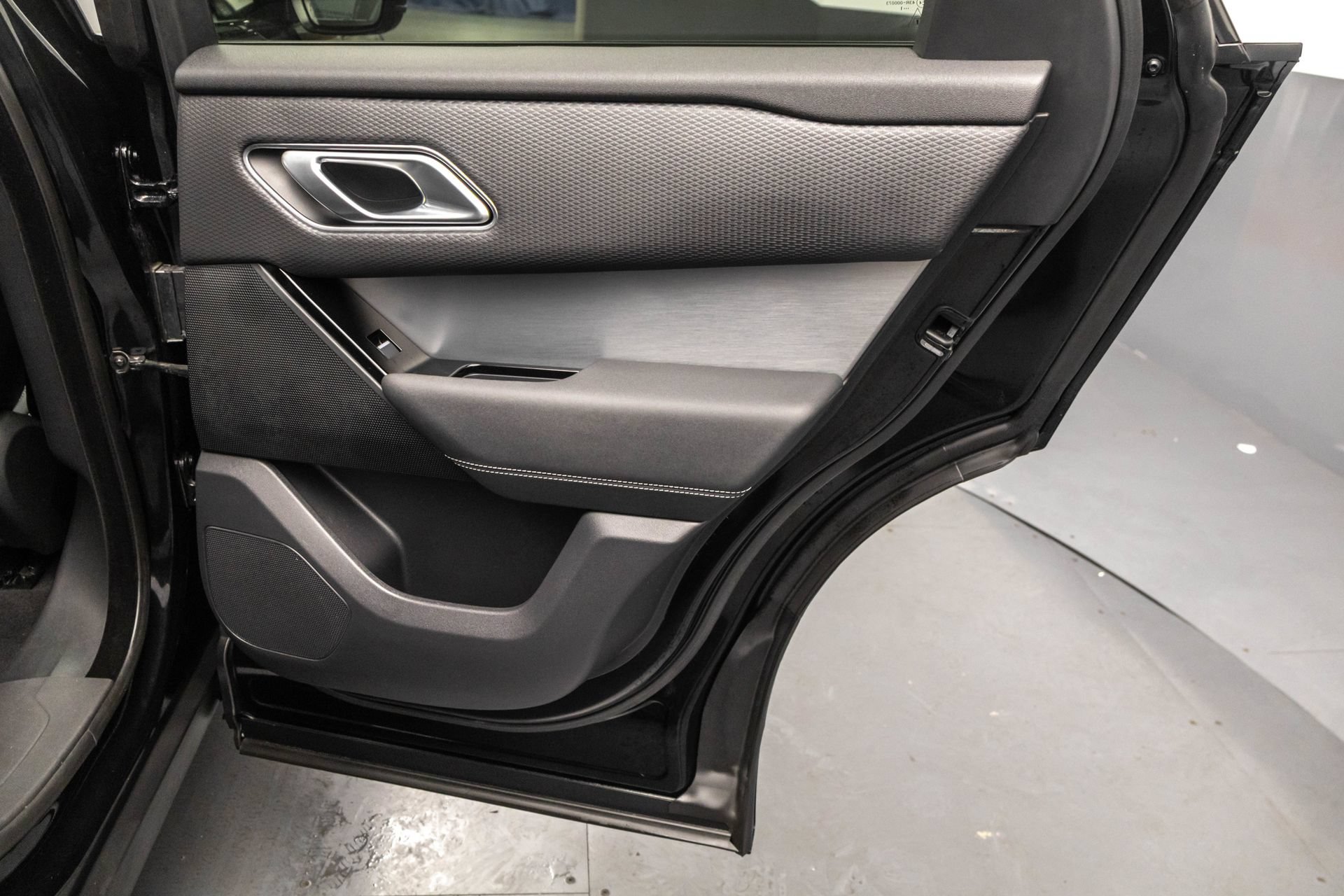 Used 2022 Land Rover Range Rover Velar R-Dynamic S AWD/4WD image 37
