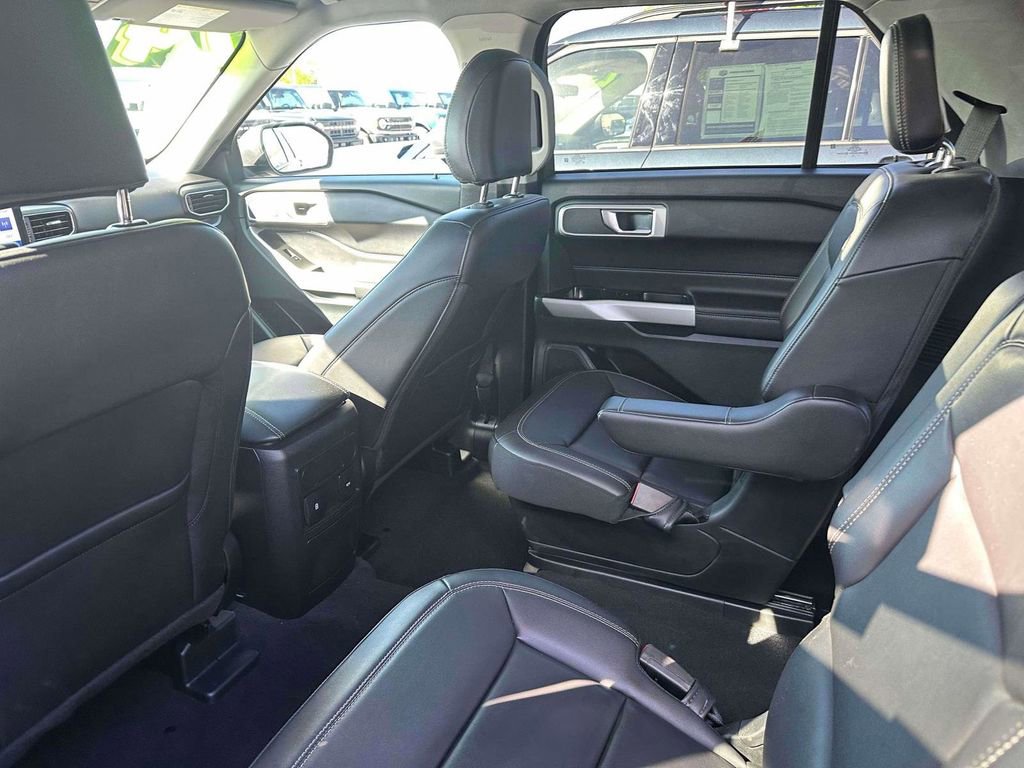 Used 2024 Ford Explorer XLT w/ Equipment Group 202A AWD/4WD image 9
