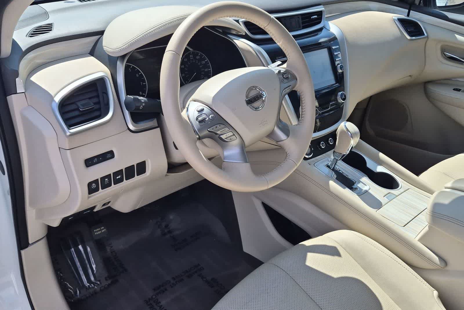 Used 2016 Nissan Murano Platinum w/ Platinum Technology Package AWD/4WD image 2