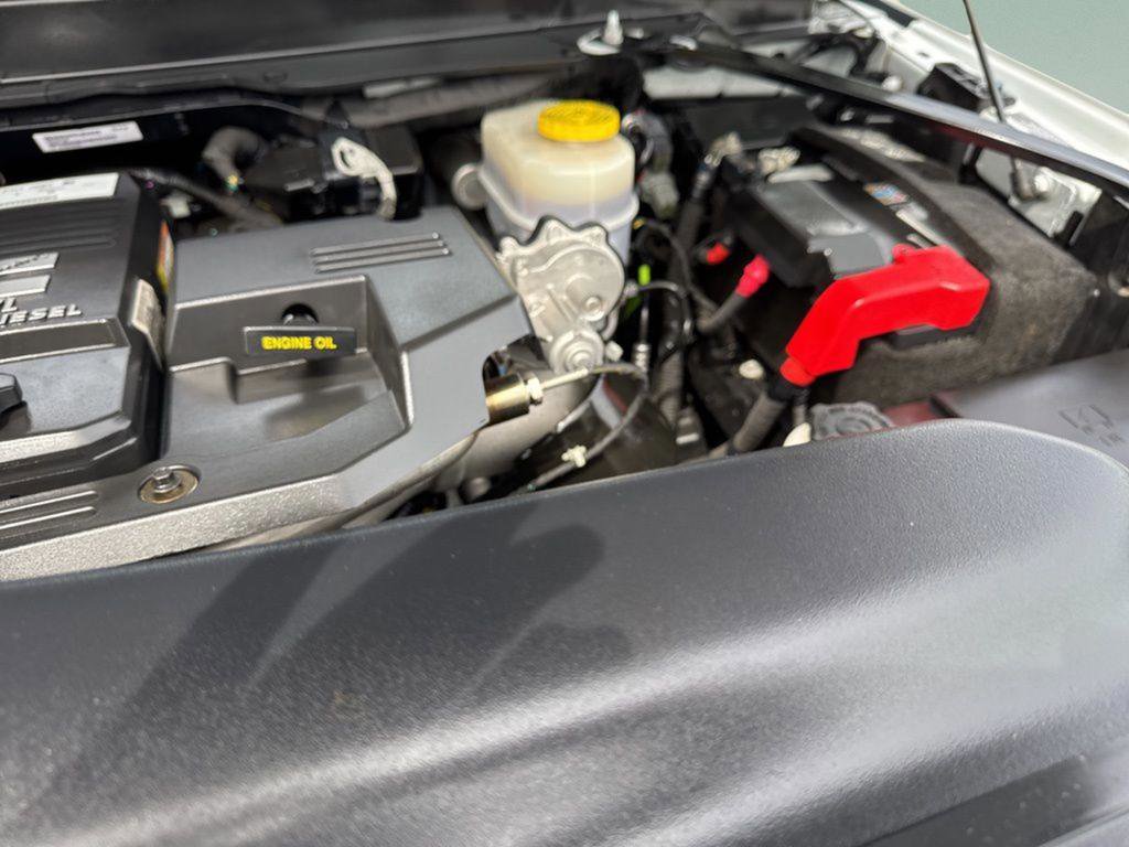 Used 2024 RAM 3500 Tradesman w/ Chrome Appearance Group image 39