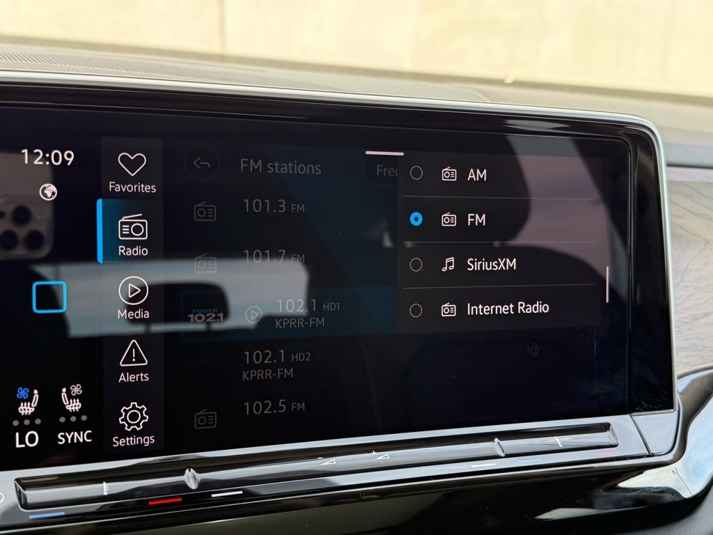 Used 2025 Volkswagen Atlas SE image 14