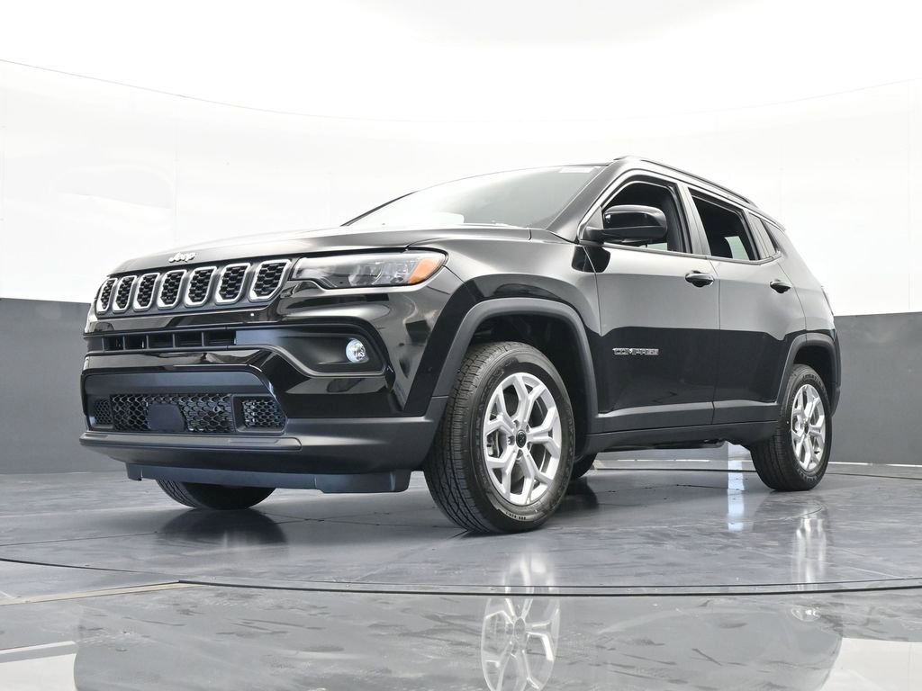Used 2025 Jeep Compass Latitude image 48