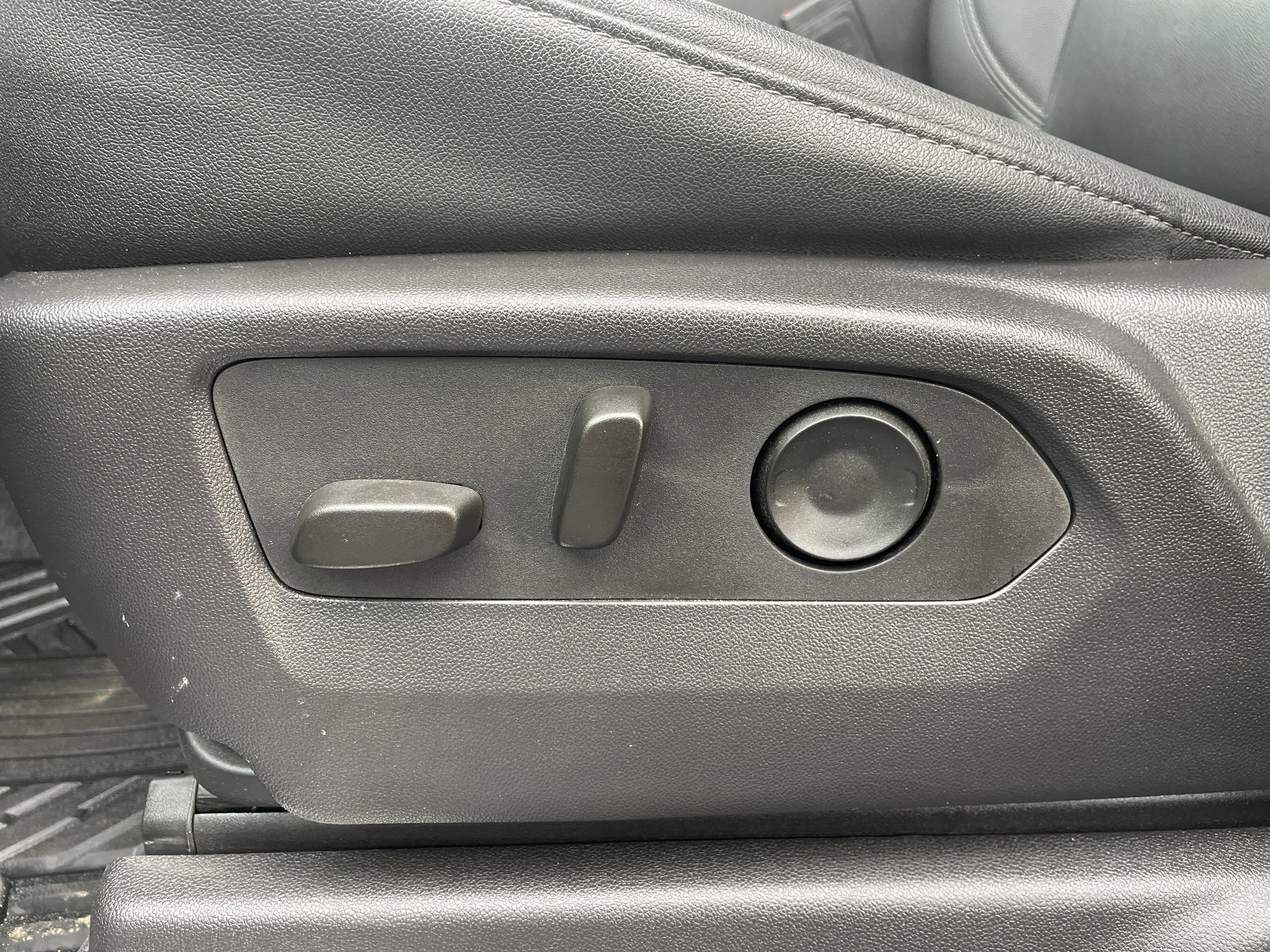 Used 2024 Chevrolet Silverado 1500 LT Trail Boss w/ LT Trail Boss Premium Package image 29