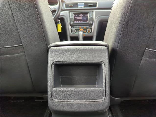 Used 2018 Volkswagen Passat 2.0T R-Line image 19
