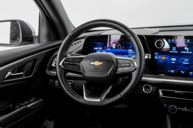 Used 2025 Chevrolet Traverse LT w/ LPO, Floor Liner Package FWD image 11