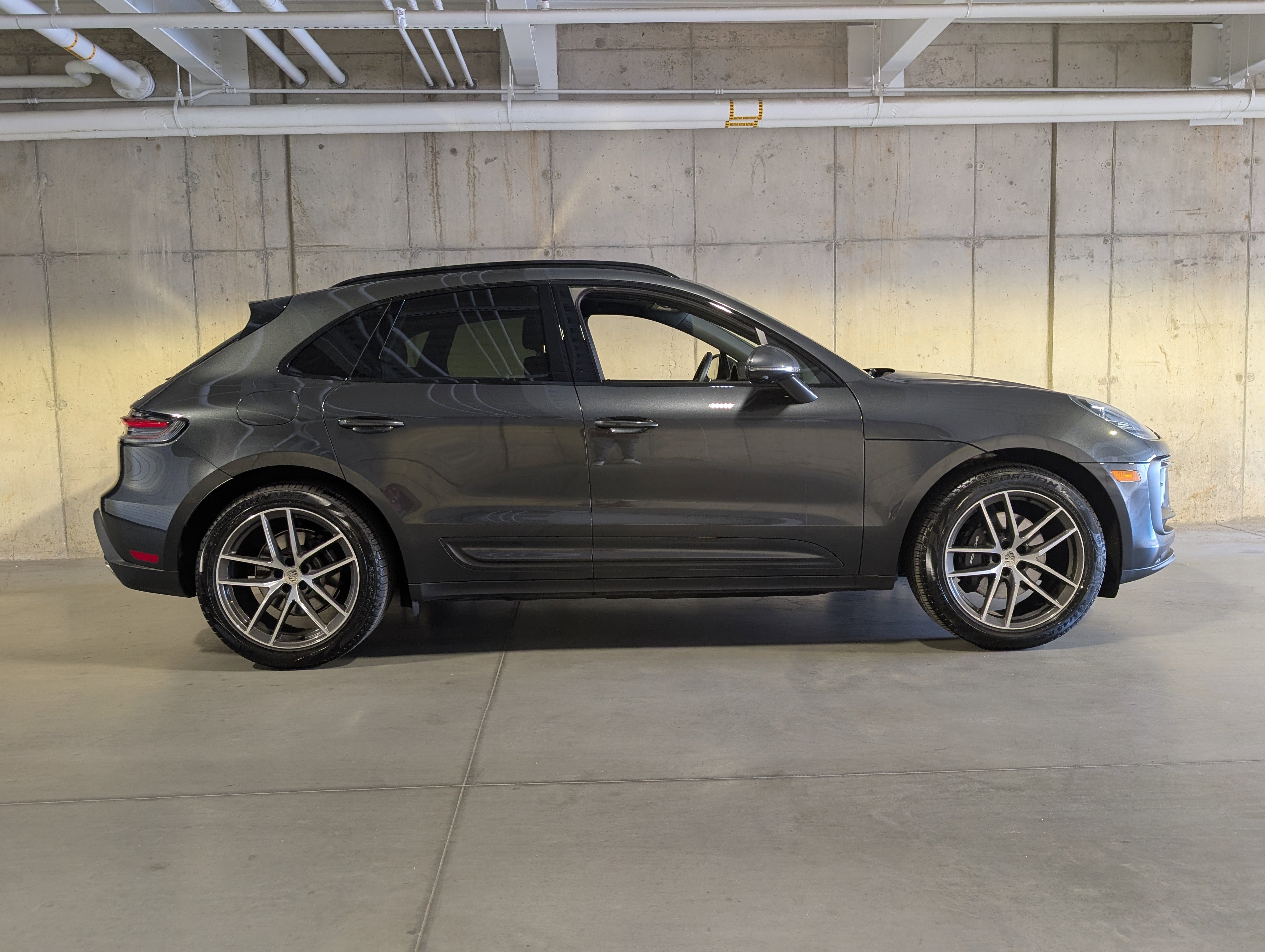 Certified 2025 Porsche Macan image 10