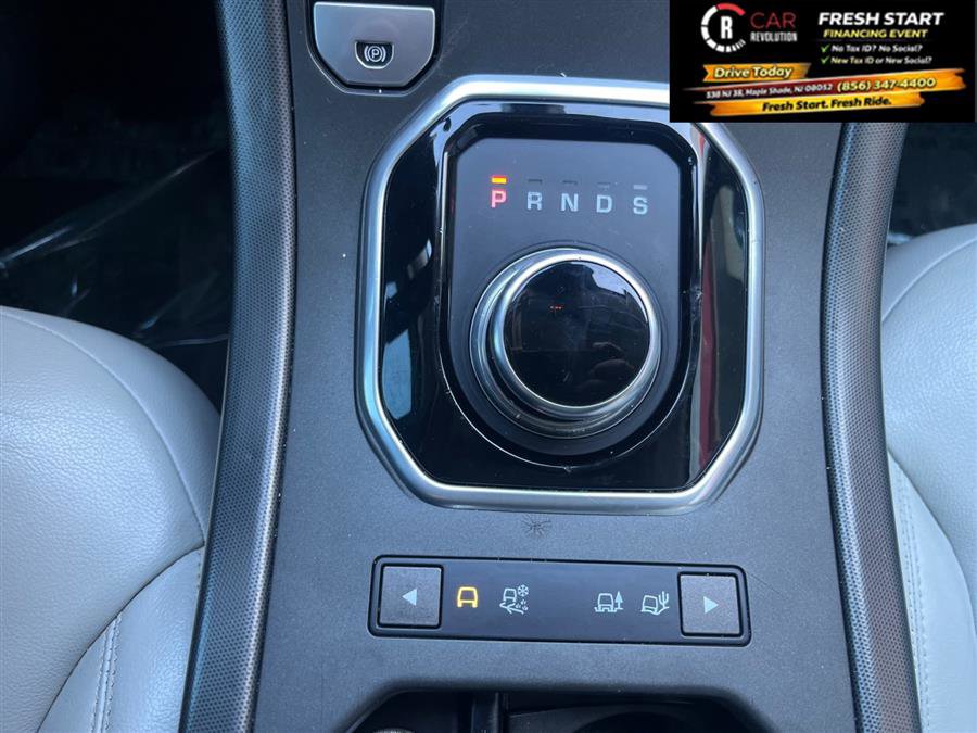 Used 2019 Land Rover Range Rover Evoque SE image 18