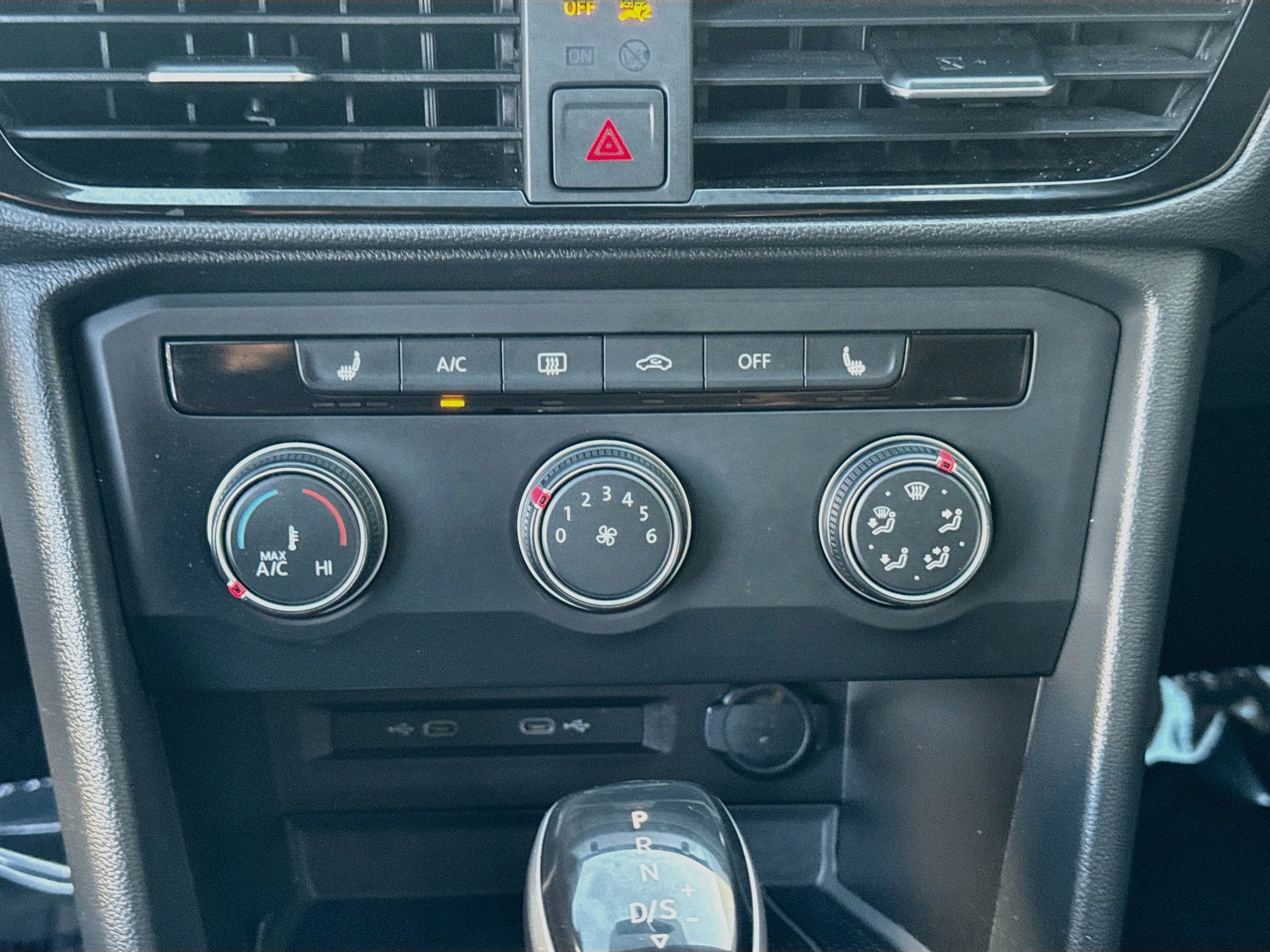 Certified 2022 Volkswagen Taos SE FWD image 14
