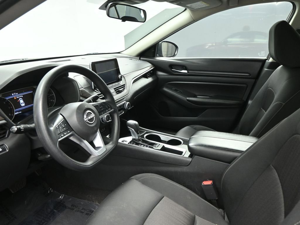 Used 2024 Nissan Altima 2.5 SV image 8