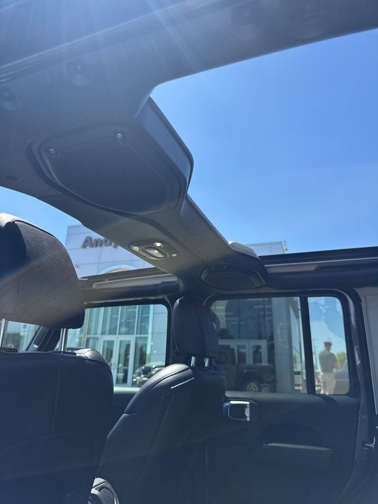 Used 2022 Jeep Wrangler Unlimited Sahara w/ LED Lighting Group AWD/4WD image 10