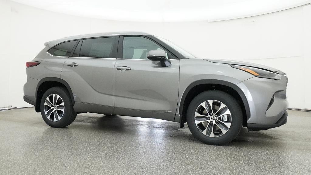 New 2026 Toyota Highlander XLE image 2