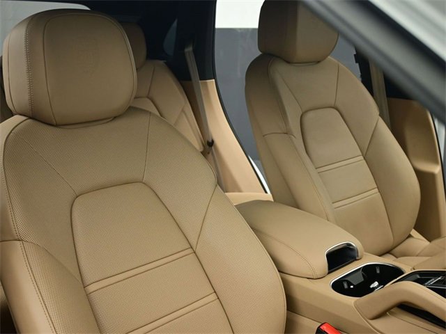 Used 2023 Porsche Cayenne S Platinum w/ Assistance Package image 31