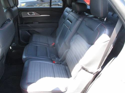 Used 2025 Ford Explorer ST-Line image 6