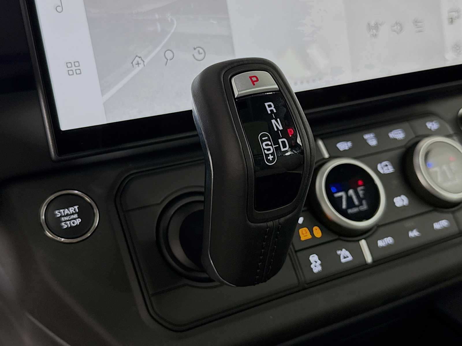 New 2026 Land Rover Defender 110 X-Dynamic SE AWD/4WD image 17