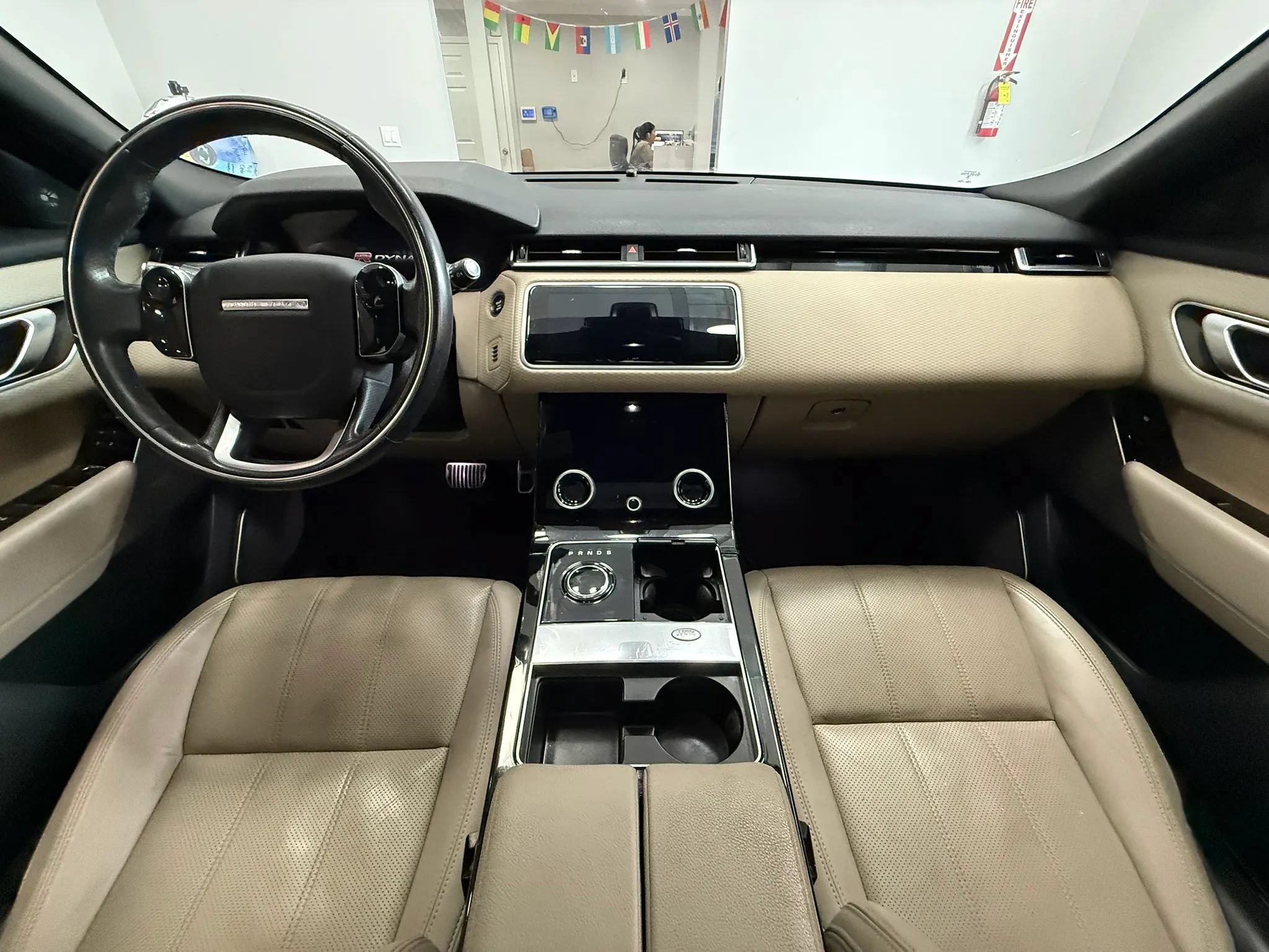 Used 2019 Land Rover Range Rover Velar R-Dynamic SE AWD/4WD image 24