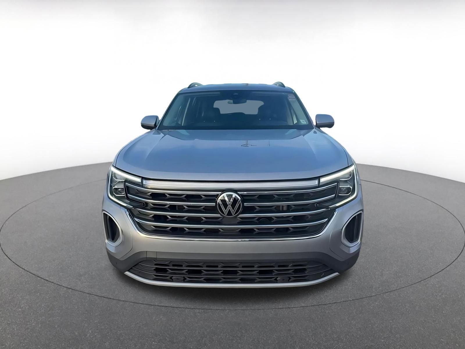 Used 2025 Volkswagen Atlas SE image 4